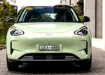 Čínská Geely bude vyrábět elektromobily ve španělském závodě Fordu