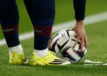 Francouzská rozhodčí utrpěla otřes mozku při šarvátce fotbalistů