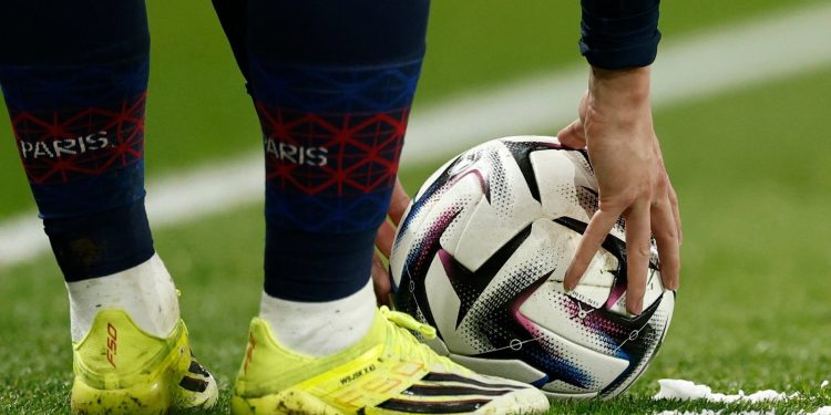 Francouzská rozhodčí utrpěla otřes mozku při šarvátce fotbalistů