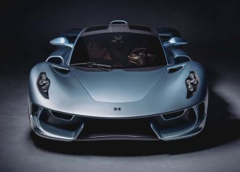 Hennessey Blackbird sází na analogový zážitek a manuální převodovku
