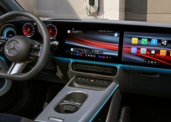 Mercedes vrátí do aut tlačítka, obří displeje ale zůstanou