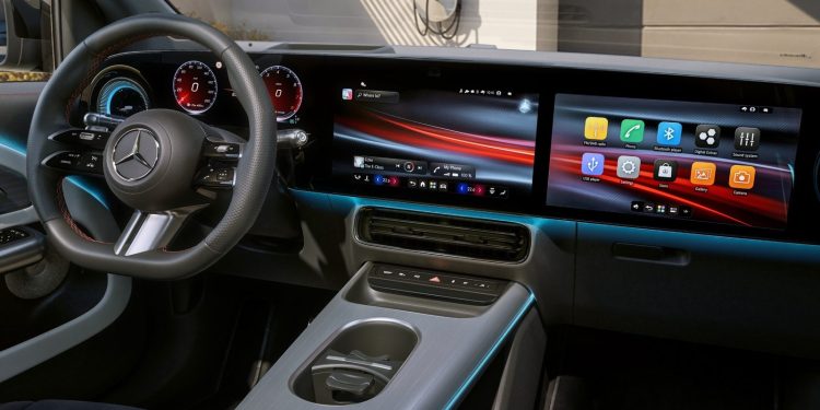 Mercedes vrátí do aut tlačítka, obří displeje ale zůstanou