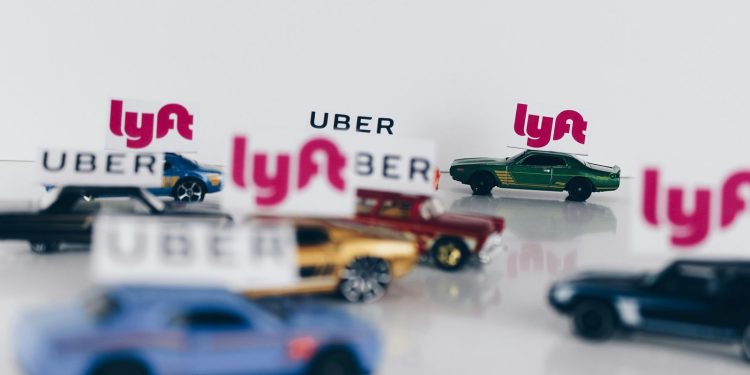 Uber a Lyft zvyšují HDP měst a mění trh práce, potvrzuje studie