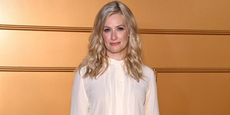 Beth Behrs a Kat Dennings se opět potkají na obrazovce