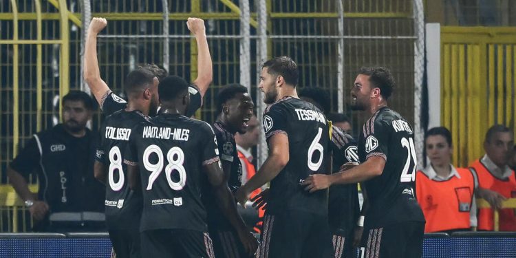 Boj o Ligu mistrů zůstává otevřený: Greenwood vyrovnal