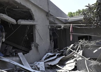 Izraelské údery v Libanonu zabily 11 lidí, příměří se hroutí