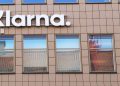 Klarna mění vedení i nabídku, akcie po slabším výhledu klesly