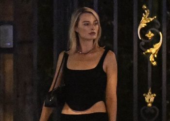Margot Robbie okouzlila v Paříži elegantním černým outfitem