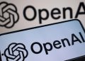 OpenAI chystá domácí zařízení s ChatGPT. Navrhl ho Jony Ive