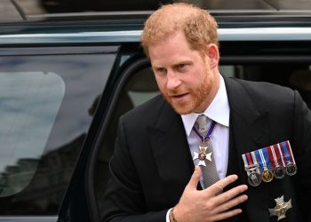 Princ Harry a Elton John musejí zaplatit miliony za neúspěšnou žalobu
