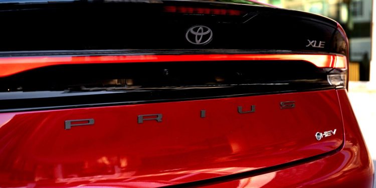 Toyota nahradí ikonické NiMH baterie v hybridech lithium-iontovými články